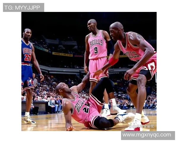 足球明星挑战极限踢足球进篮球框的精彩瞬间与背后故事